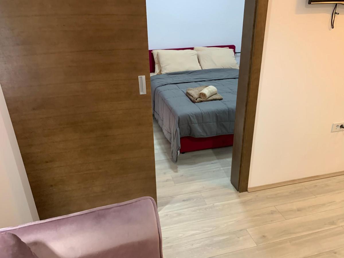Aparthotel De Lux Nedeljkovic Jagodina Esterno foto