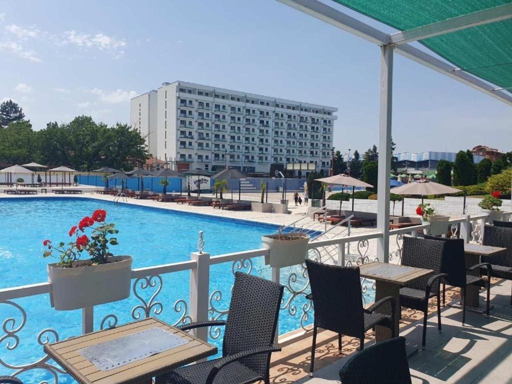 Aparthotel De Lux Nedeljkovic Jagodina Esterno foto