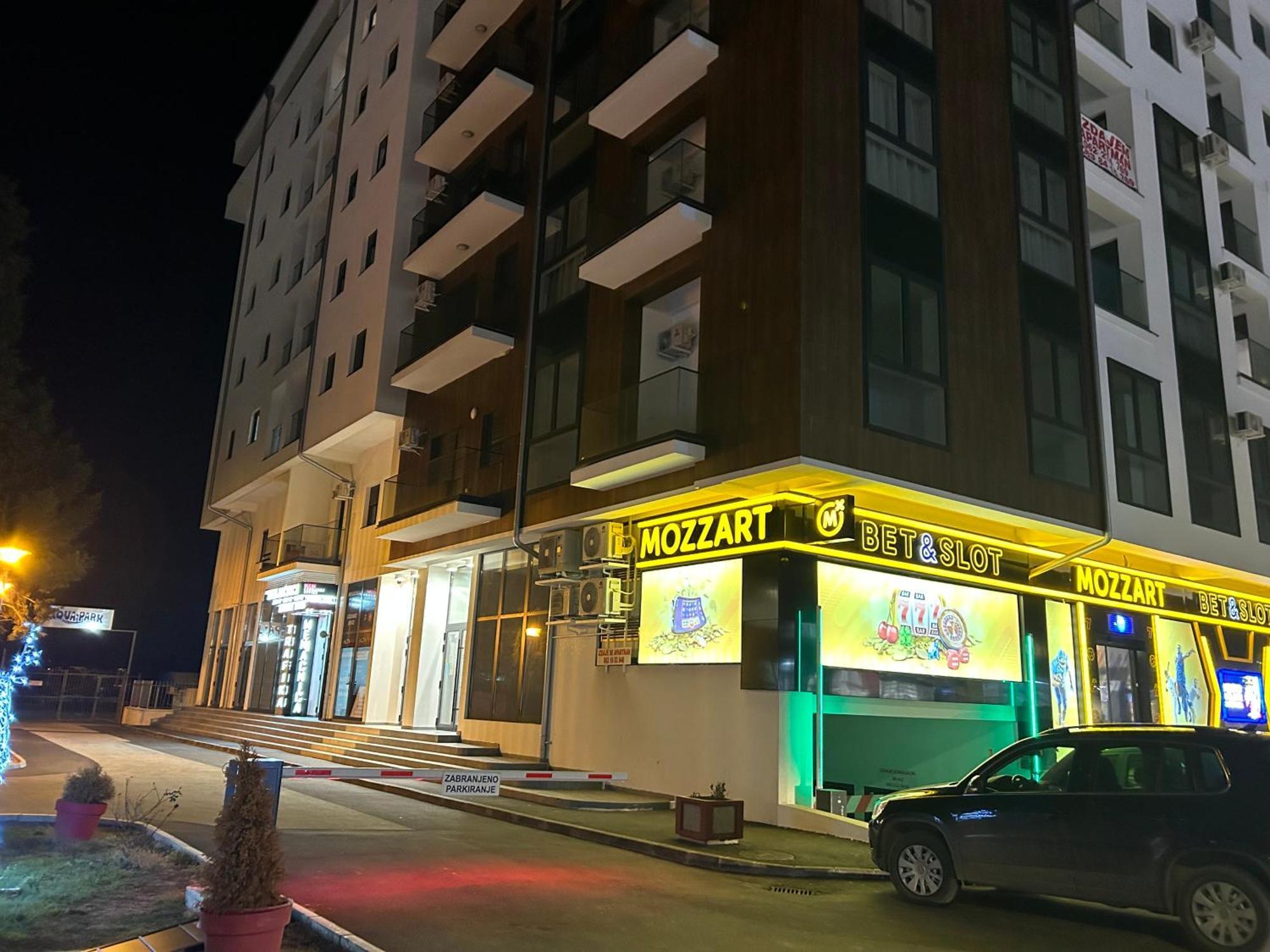 Aparthotel De Lux Nedeljkovic Jagodina Esterno foto