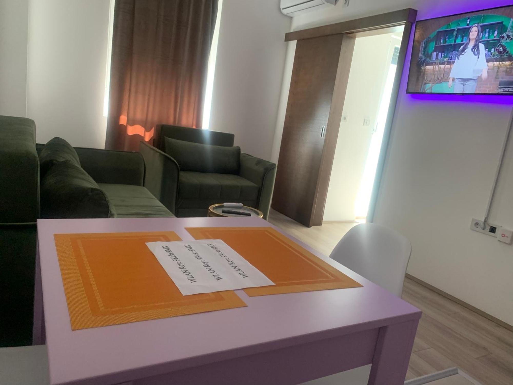 Aparthotel De Lux Nedeljkovic Jagodina Esterno foto