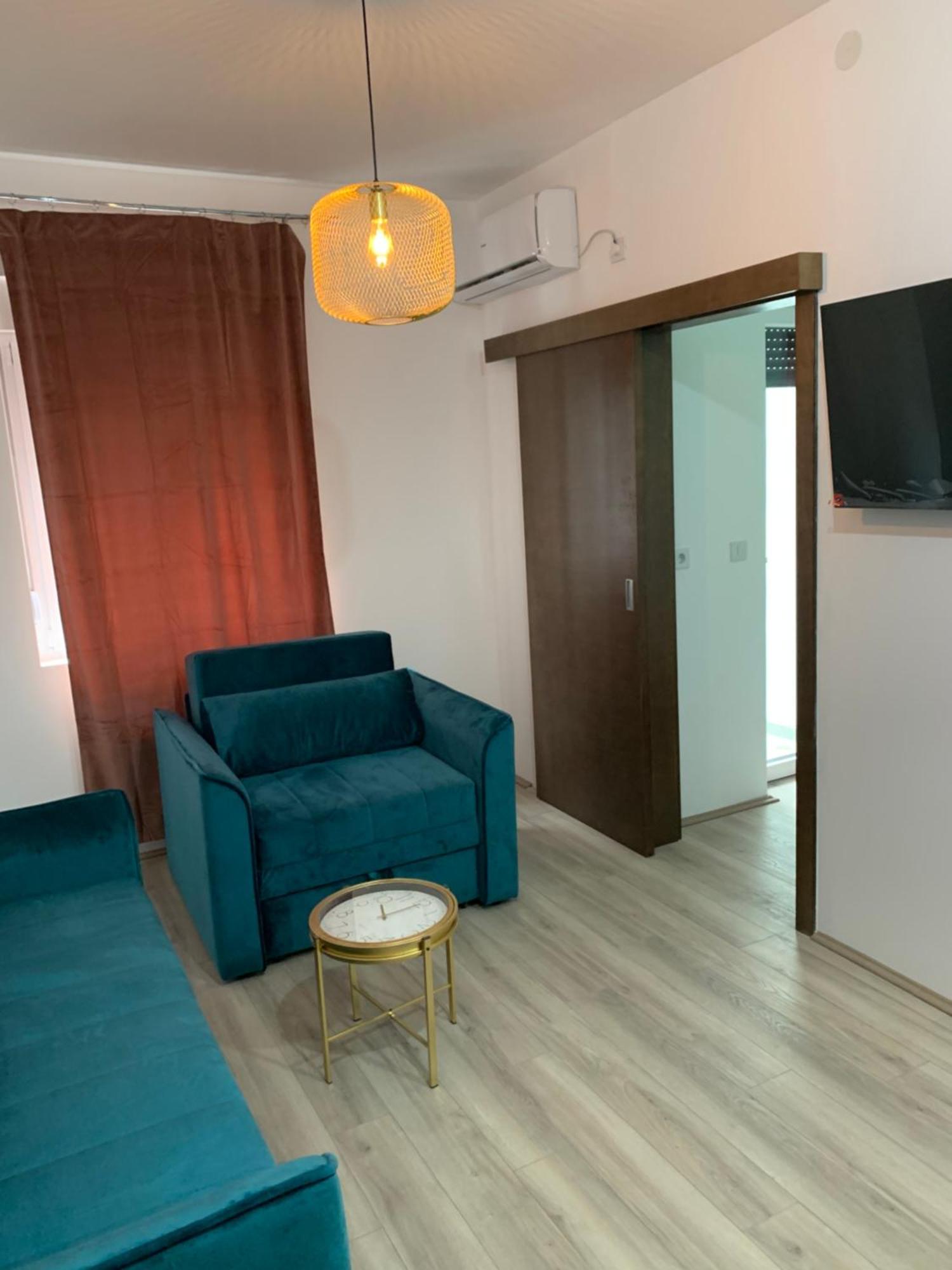 Aparthotel De Lux Nedeljkovic Jagodina Esterno foto