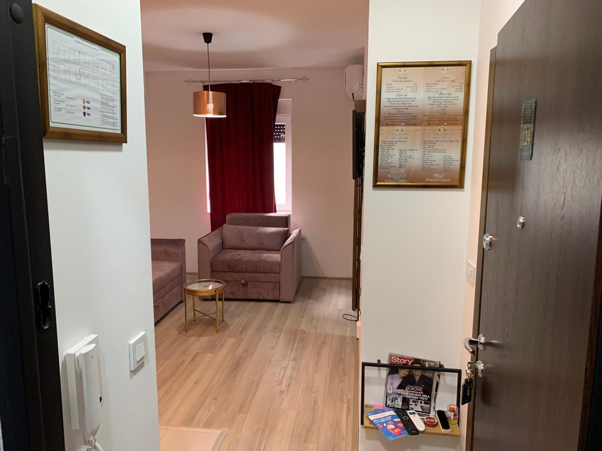 Aparthotel De Lux Nedeljkovic Jagodina Esterno foto