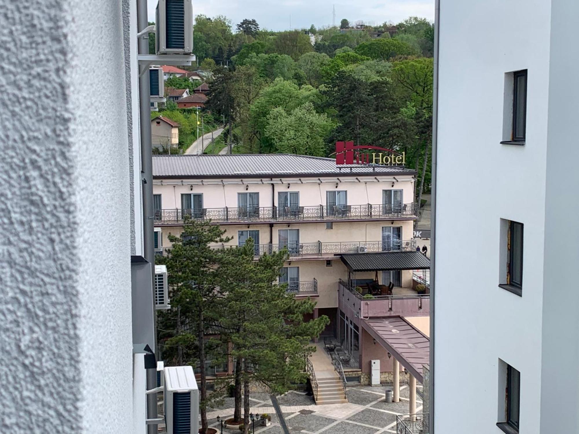 Aparthotel De Lux Nedeljkovic Jagodina Esterno foto